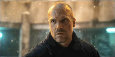 Qui a aidé Hopper à s'échapper ?