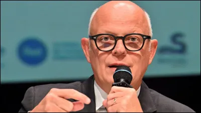 Grâce à quelle phrase Édouard Philippe a-t-il remporté le grand prix de l'humour politique en 2023 ?