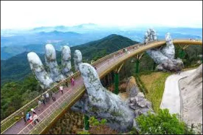 Quel est ce pont situé à 1400 m de Da Nang ?