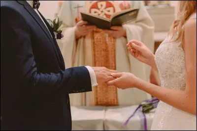 Avec qui finalement se marie-t-il après avoir surpris tout le monde ?