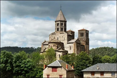 L'&eacute;glise de Saint-Nectaire (France) est un des joyaux de l'architecture...