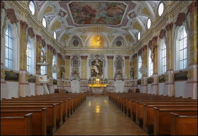 Comme on peut le voir, le style dominant dans la B&uuml;rgersaalkirche de Munich est le...
