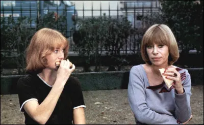 Qui est cette actrice aux côtés d'Isabelle Huppert à ses débuts ?