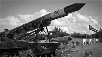 Lors de la crise des missiles de Cuba en 1962, qui était le président aux États-Unis ?