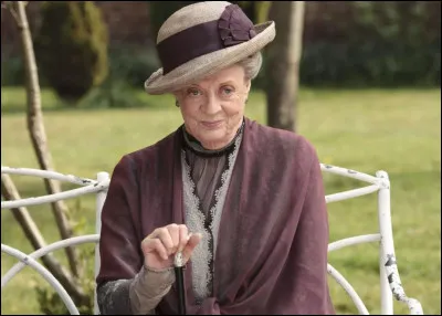 Dans Harry Potter, quel personnage était interpreté par Maggie Smith ?