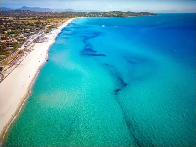 Quel est le nom de cette plage emblématique du golfe de Saint-Tropez ?
