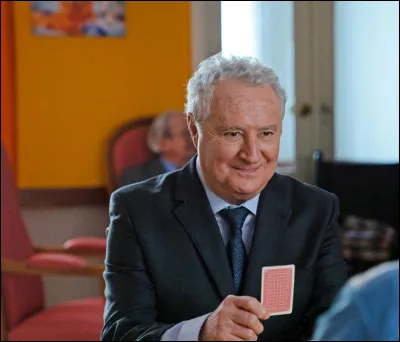 Dans quelle comédie voyons-nous Prévost ainsi ?