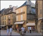 Des ruelles mdivales, des htels particuliers gothiques ou Renaissance (dont celui de La Botie) la vieille ville est magnifique avec son architecture d'apparat.