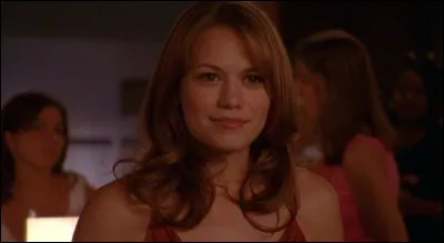 Dans quelle saison Haley a-t-elle cette coiffure ?