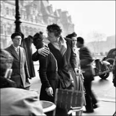 "Le Baiser de l'hôtel de ville" est-elle une photographie de Robert Doisneau ?