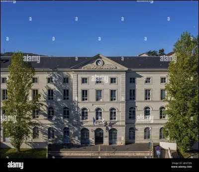 Nous sommes à présent dans le chef-lieu de la Dordogne. C'est-à-dire à...