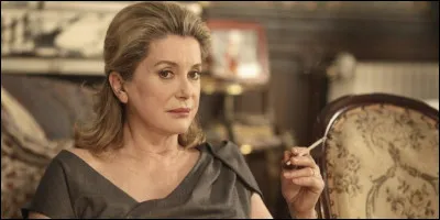 Dans quelle comédie dramatique voyons-nous Deneuve ainsi ?