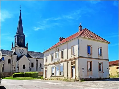 Terminons avec ce village de la Mayenne qui semble très clair quant à ses rapports à la religion !
