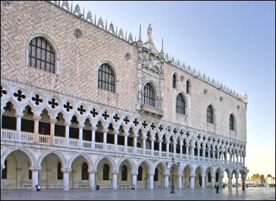 Dans quelle vile italienne ''Le palais des Doges'' est-il situé ?