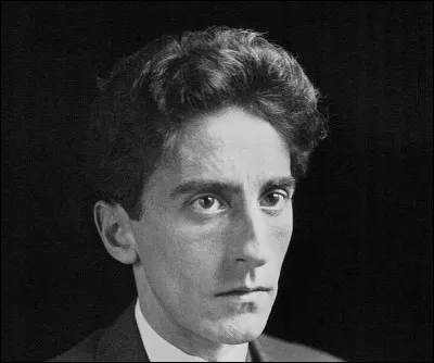 Qui est cet écrivain français, auteur du divertissement ''L'Impromptu du Palais-Royal'' ?