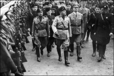 En quelle année Mussolini arrive-t-il au pouvoir en Italie ?