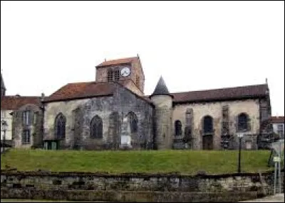 Nous sommes maintenant près de l'église Saint-Rémy, à Godoncourt. Village de l'arrondissement de Neufchâteau, sur les bords de Saône, il se situe dans le département ...