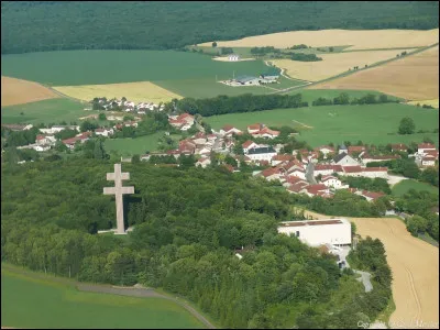Dans quel village, Charles de Gaulle est-il mort ?