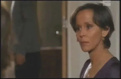 Dans ce téléfilm de 2003, elle est Mme Cusack, une avocate dont la fille Zoé est amie des Danjou : il s'agit de ...