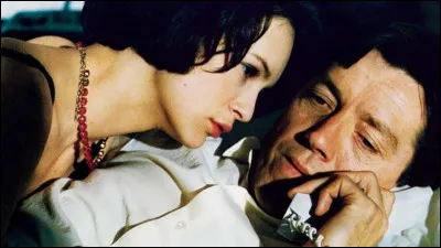 Elle est Laurence dans "Une nouvelle vie", sorti en 1993 avec aussi Sophie Aubry, Judith Godrèche, Bernard Giraudeau et Philippe Torreton : qui est le réalisateur de ce film ?