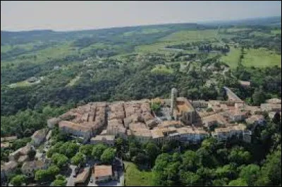 Dans quelle région est situé ce village de l'aire d'attraction de Carcassonne, Montolieu ?