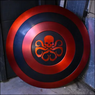 Quelle organisation mène la lutte contre Hydra dans l'univers Marvel ?