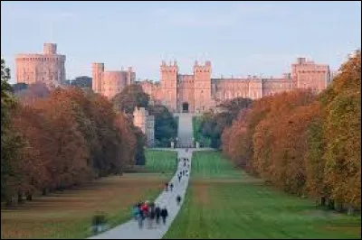 Par quel roi le château de Windsor serait-il hanté ?