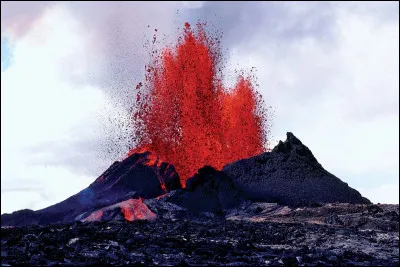 Quel volcan actif est situé sur Big Island et est l'un des plus actifs au monde ?