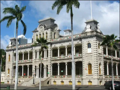 Quel est le nom du palais royal situé à Honolulu qui est lancienne résidence des monarques hawaïens ?