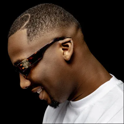 Complète les paroles de "POUR ELLE" : 
"Pour elle, j'avais les mots, j'l'ai rendue accro
Elle s'voyait déjà passer sa vie dans mes...".