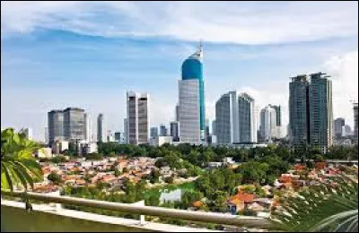 Sur quelle île se situe la ville de Jakarta ?