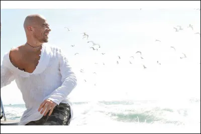 En 1994, Florent Pagny chante "Tombé pour elle (L'île aux oiseaux)".