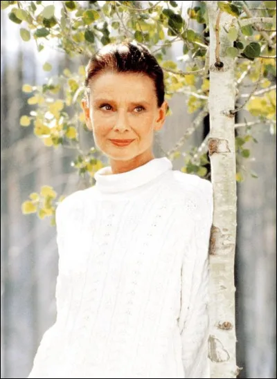 Audrey Hepburn apparait pour la dernière fois au cinéma dans le film "Always" de Steven Spielberg, en 1989. Quel rôle y tient-elle ?
