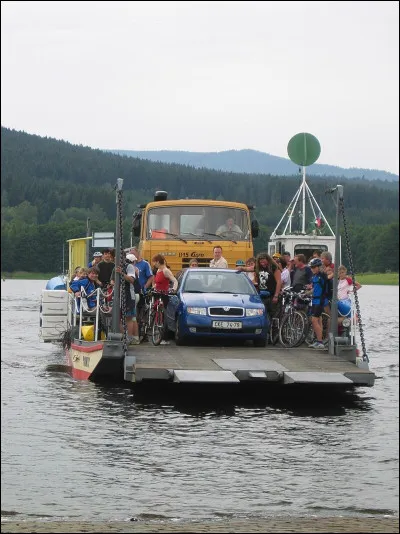 Julie-Victoire Daubié a été la première femme à...