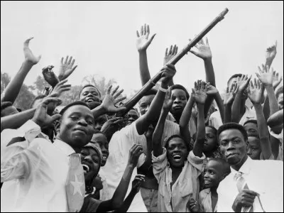 Plusieurs pays africains acquièrent leur indépendance en 1960. Quelle proposition est erronée ?