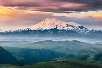 Quel est le plus haut sommet du continent Europe, surnommé "Le Toit de l'Europe" ?