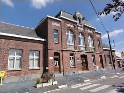 Je vous propose de rester dans les Hauts-de-France et de partir à Gognies-Chaussée. Commune de l'aire d'attraction Maubeugeoise, elle se situe dans le département ...