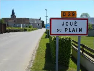 Nous sommes dans l'Orne, à l'entrée de Joué-du-Plain. Nous sommes en région ...