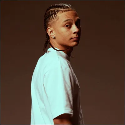 Où Favé a-t-il grandi ?