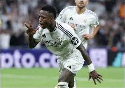 Le Real Madrid a remporté 5 - 2 contre Dormund, quel joueur a marqué un triplé ?