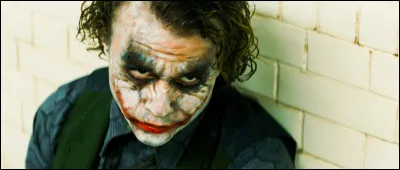 Qui a incarné le "Joker", un célèbre clown criminel, dans le film "The Dark Knight" (2008) ?