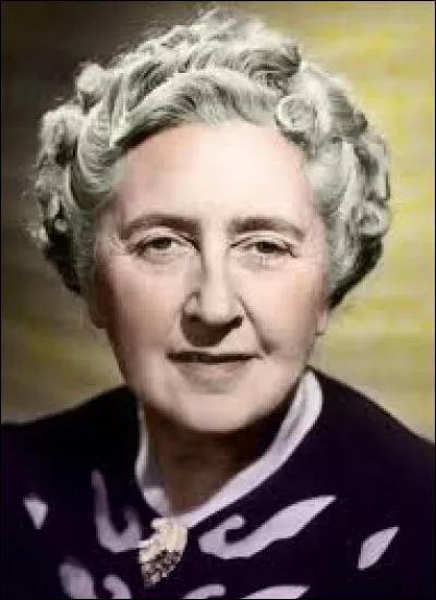 Quel est le surnom de la romancière Agatha Christie ?