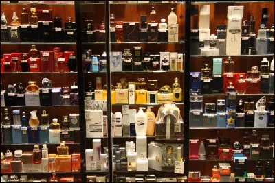 Quelle est la marque représentant le parfum "Bleu" pour homme ?