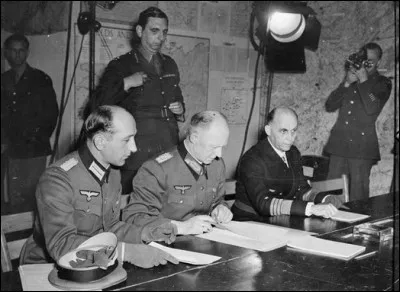 Quand l'Allemagne capitule-t-elle, marquant la fin de la guerre en Europe ?
