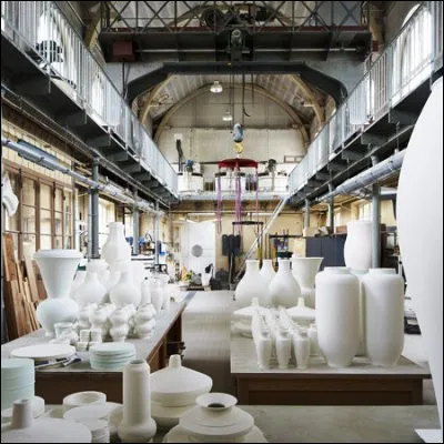 Quelle ma&icirc;tresse royale, qui a donn&eacute; son nom &agrave; un style artistique, a soutenu la cr&eacute;ation de la manufacture de porcelaine de S&egrave;vres ?