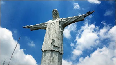 Proche cousin du Christ Rédempteur au Brésil, je me situe près de la ville de Cali (Colombie). Inauguré en 1953, je représente la paix après la guerre civile colombienne. Je suis...