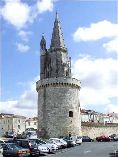La tour de la Lanterne est située à La Rochelle.