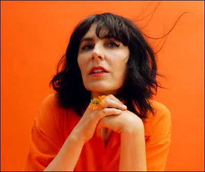 Qui est cette auteure-compositrice-interprète française, qui a notamment écrit pour Sylvie Vartan et Françoise Hardy ?