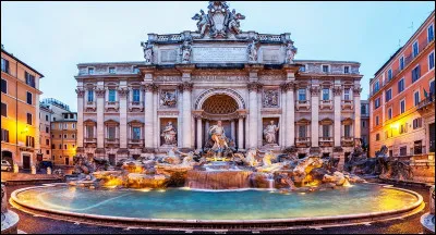 Combien d'années a-t-il fallu pour réaliser la fontaine de Trevi, à Rome ?