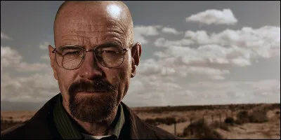 Quel acteur de la série "Breaking Bad" est célèbre pour sa tête rasée ?